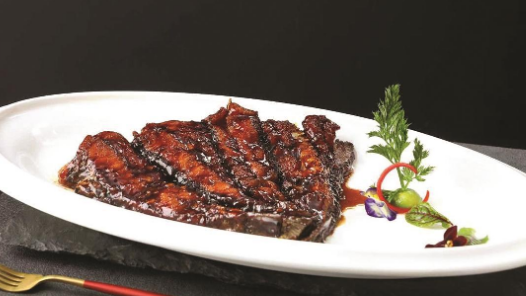 老字号“整活儿”迎双节