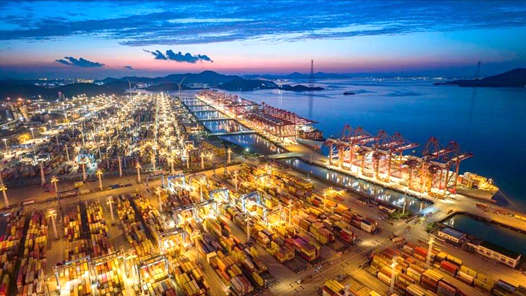 宁波舟山港成为全国首个核心港区具备超大型船舶进出港“双通道”港口