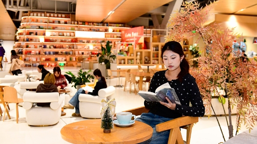 李强在政府工作报告中介绍“十五五”时期主要目标指标、重大战略任务、重大工程项目