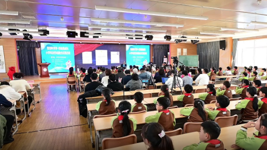 科技劳动融合实践活动点亮少年科创路