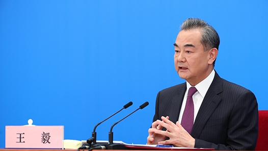 王毅会见柬埔寨副首相兼外交大臣布拉索昆