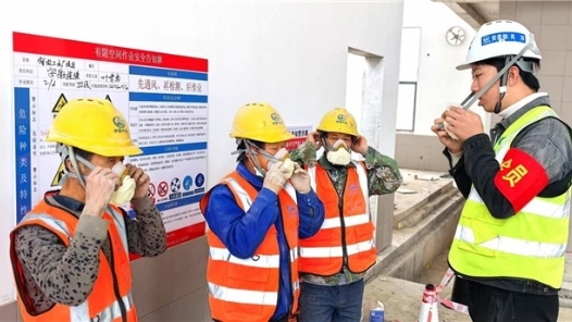 工地上的“安全哨兵”：00后安全员的一天