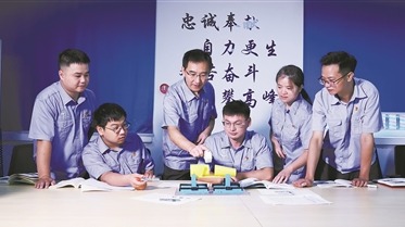 大国工匠｜申少泽：用匠心为飞机装上“翅膀”