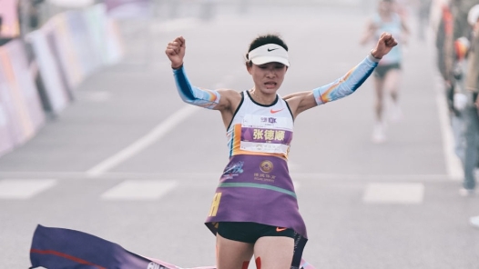 张德顺刷新中国女子10公里路跑最好成绩