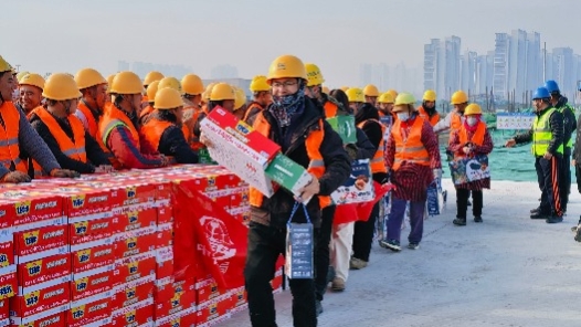 暖情沁一线 建设干劲足