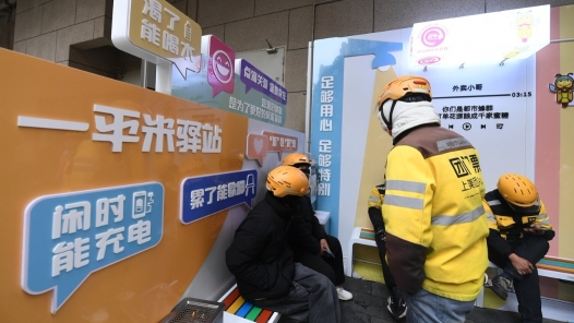 昆明市“专业社工+志愿服务”融合服务暖春城