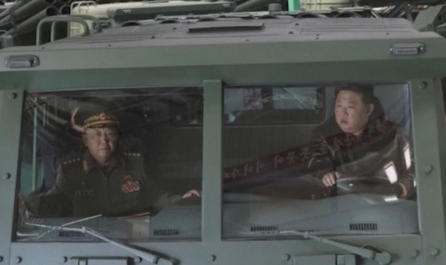 金正恩视察军工企业