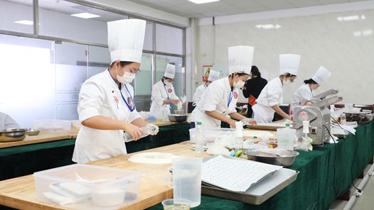 2025年山东省餐饮行业职业技能竞赛总决赛在烟台举办