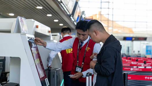 年旅客吞吐量首超800万人次 西藏民航一甲子跨越式发展