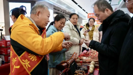 山西运城市总工会2026年元旦“跟着劳模赶大集”活动举行