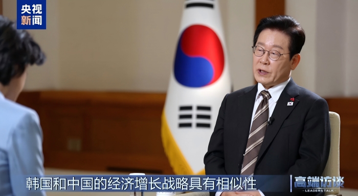 ac7dca17aaf14c4e97dad9d9f8cd5051