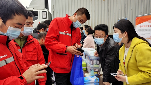 广西百色市总工会开展2026年元旦送温暖走访活动