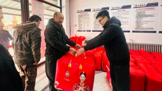 内蒙古赤峰市红山区总工会开展“两节”送温暖行动