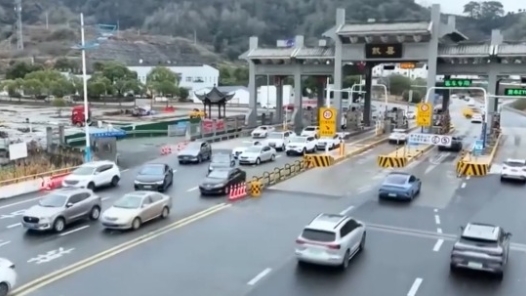 浙江杭千高速公路收费员去年垫付通行费超10万元