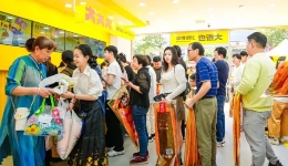 鸣鸣很忙通过港交所上市聆讯 量贩赛道迎来新格局