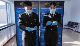 大连海关查获旅客违规携带含冰毒成分“三无”减肥药2400粒