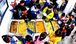 从外包到自营 校园10元自助午餐背后的暖心变革