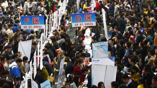 稳中求进、提质增效 实现“十五五”良好开局｜坚持民生为大，努力为人民群众多办实事