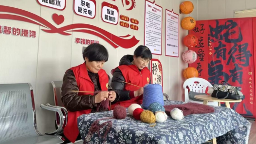 2026年两节工会送温暖行动·暖闻｜30条手工编织的爱心围巾