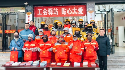 宁夏吴忠市总工会开展“工会驿站 贴心大爱”活动