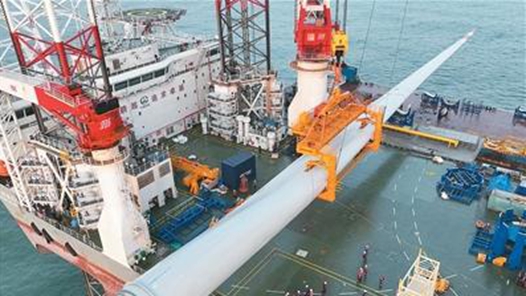 全球首台20兆瓦海上风电机组完成吊装