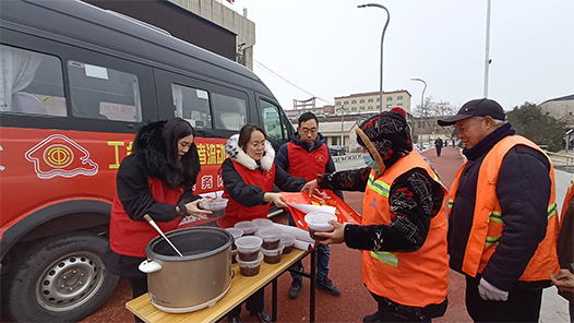 青海海南州总工会多举措让新就业形态劳动者吃上“爱心餐”