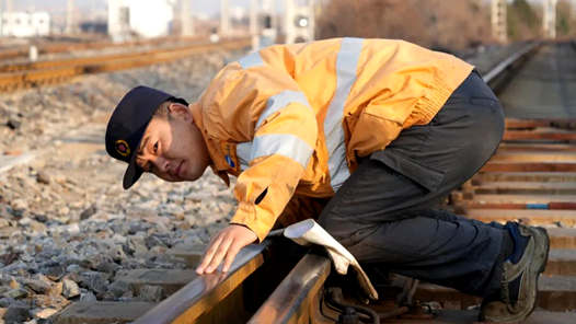 聚焦·00后当上班组长｜拒绝“60分就躺平”