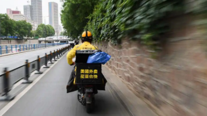 广东深圳：让外卖骑手放心送单 安心归家