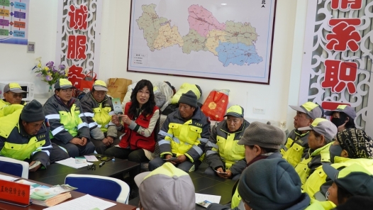 甘肃平凉：工会干部进驿站，“一日站长”精准服务解难题