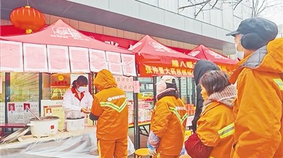 河南郑州：温情满满 工会驿站赠暖粥