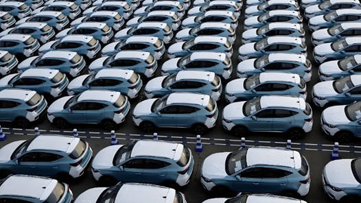 2025年新注册登记新能源汽车占比近半