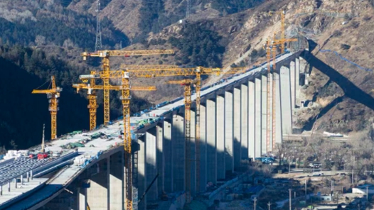 新春走基层 智绘新图景｜一桥一隧筑通途 高铁过江不减速