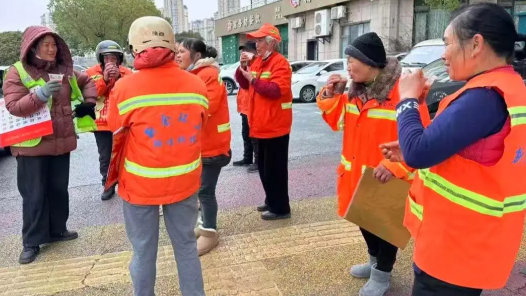 福建省泉州市总工会“娘家人”寒冬送暖 情系职工鼓干劲