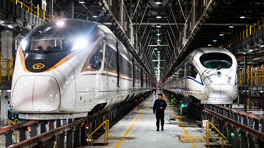 新春走基层｜动车“医生”守夜护航春运