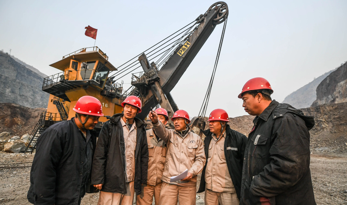 新春走基层·回访“习近平与一线职工朋友们”的故事｜“这是总书记夸赞过的工装”