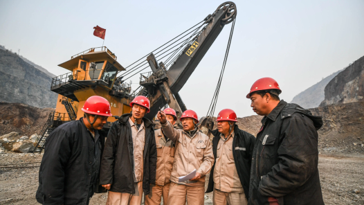 新春走基层·回访“习近平与一线职工朋友们”的故事｜“这是总书记夸赞过的工装”