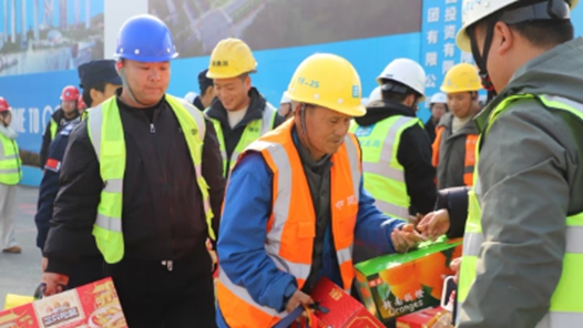 陕西省建设工会走进项目一线“送温暖”