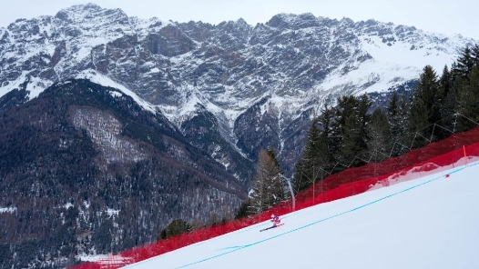 冬奥会｜高山滑雪“魔鬼”赛道首日训练两人受伤