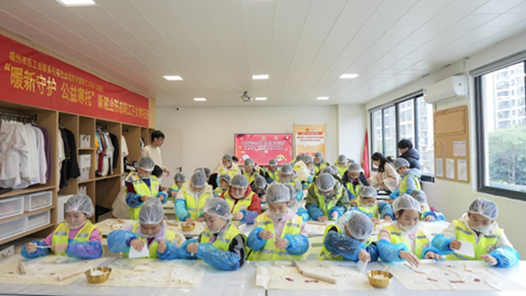 福建福州工会“暖新寒托守护”解新就业形态劳动者“带娃愁”