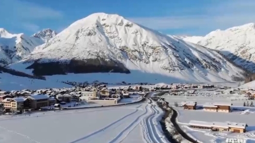 视频｜苏翊鸣领衔出征米兰冬奥会单板滑雪大跳台 老将小将共逐冰雪梦想