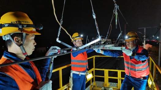 重温深情关怀 汲取奋进力量