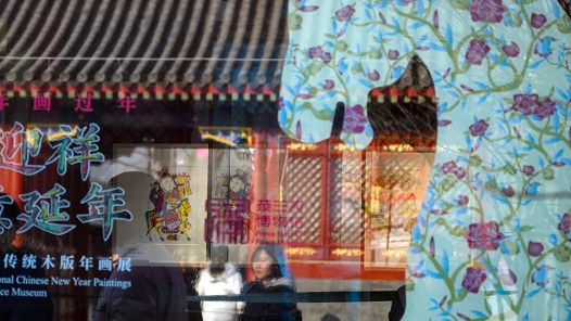 李强在政府工作报告中提出，着力建设强大国内市场