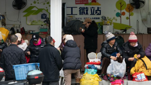 新春走基层丨武汉“零工微站”：缝补时光，织就温暖