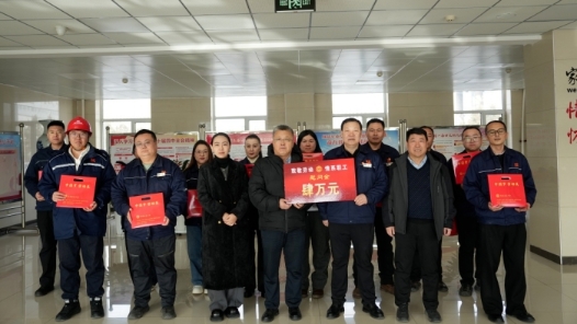 内蒙古兴安盟工会开展“两节”送温暖慰问活动