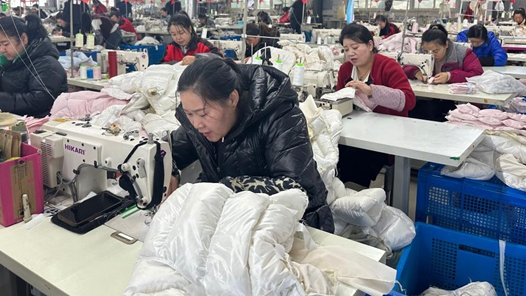 新春走基层丨年关近：赶订单、开直播、忙装裱