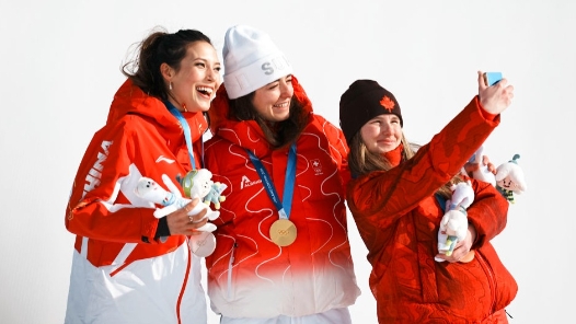 冬奥会｜“飞龙”在天 落地无悔——记谷爱凌第二次冬奥坡障摘银