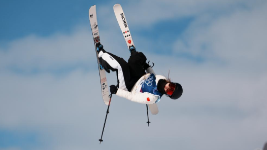 空中飞舞 雪上逐梦