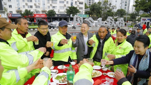浙江温州：“娘家人”邀请户外劳动者共贺新年