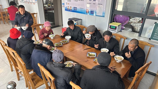 新春走基层丨陕西铜川：爱心餐车驶入乡间暖人心