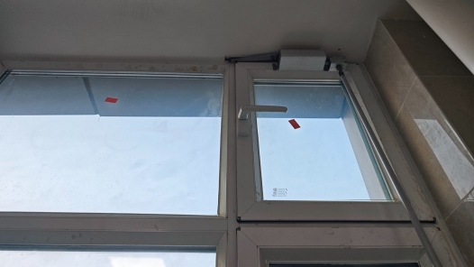 旧楼改造妙招频出！暗埋式排烟窗装置既省工又增效